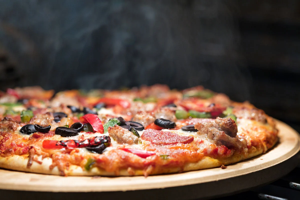 Delicious pizza and cocktails at DJ's Pizzeria & Lounge - Best pizza restaurant in St Albert, AB